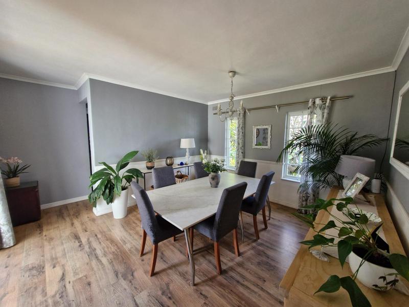 To Let 4 Bedroom Property for Rent in Kreupelbosch Western Cape